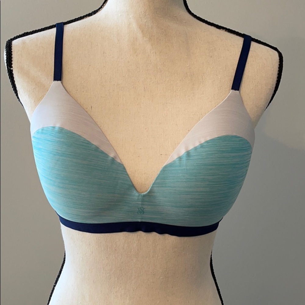 Victoria’s Secret 32D no wire bra